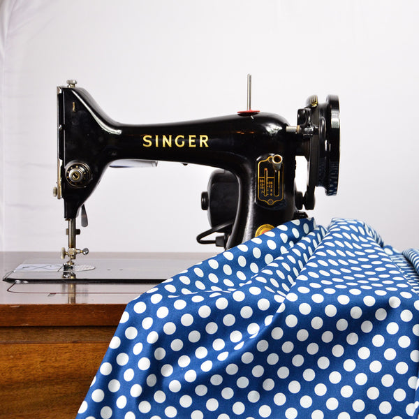 Makower Basics 1572/B8 Spot On Dark Blue